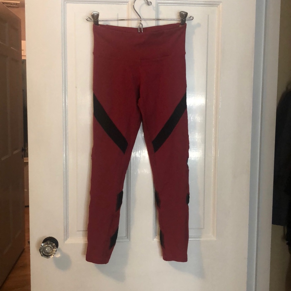 Women’s wodgear leggings with mesh panels